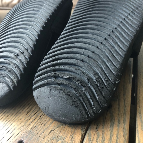 NIKE slides - Kids Sz 1 - Picture 4 of 4